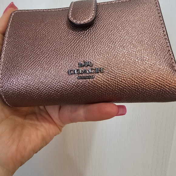 Euc Coach wallet metallic - Picture 3 of 9